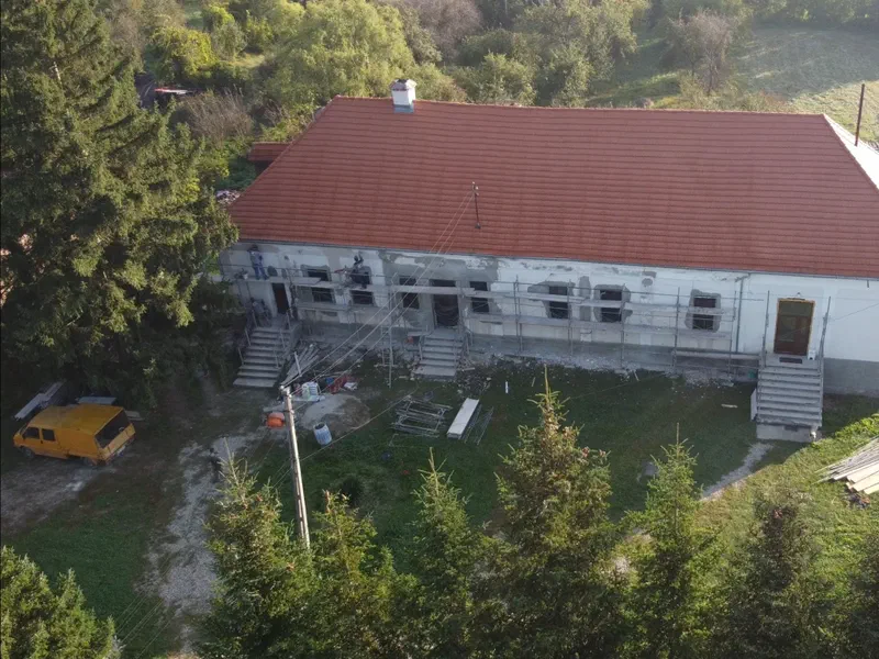 Etédi rendelő homlokzatfelújítása – 2. kép