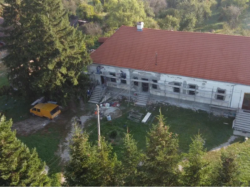 Etédi rendelő homlokzatfelújítása – 3. kép