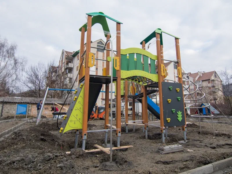 Modern játszótér, Székelykeresztúr – 9. kép